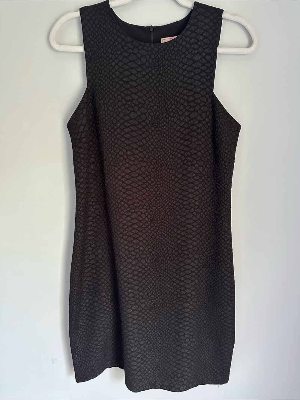 Women's Black Textured Sleeveless Shift Dress